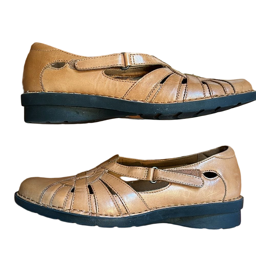 Clarks Bendable Loafer - Picture 2 of 9